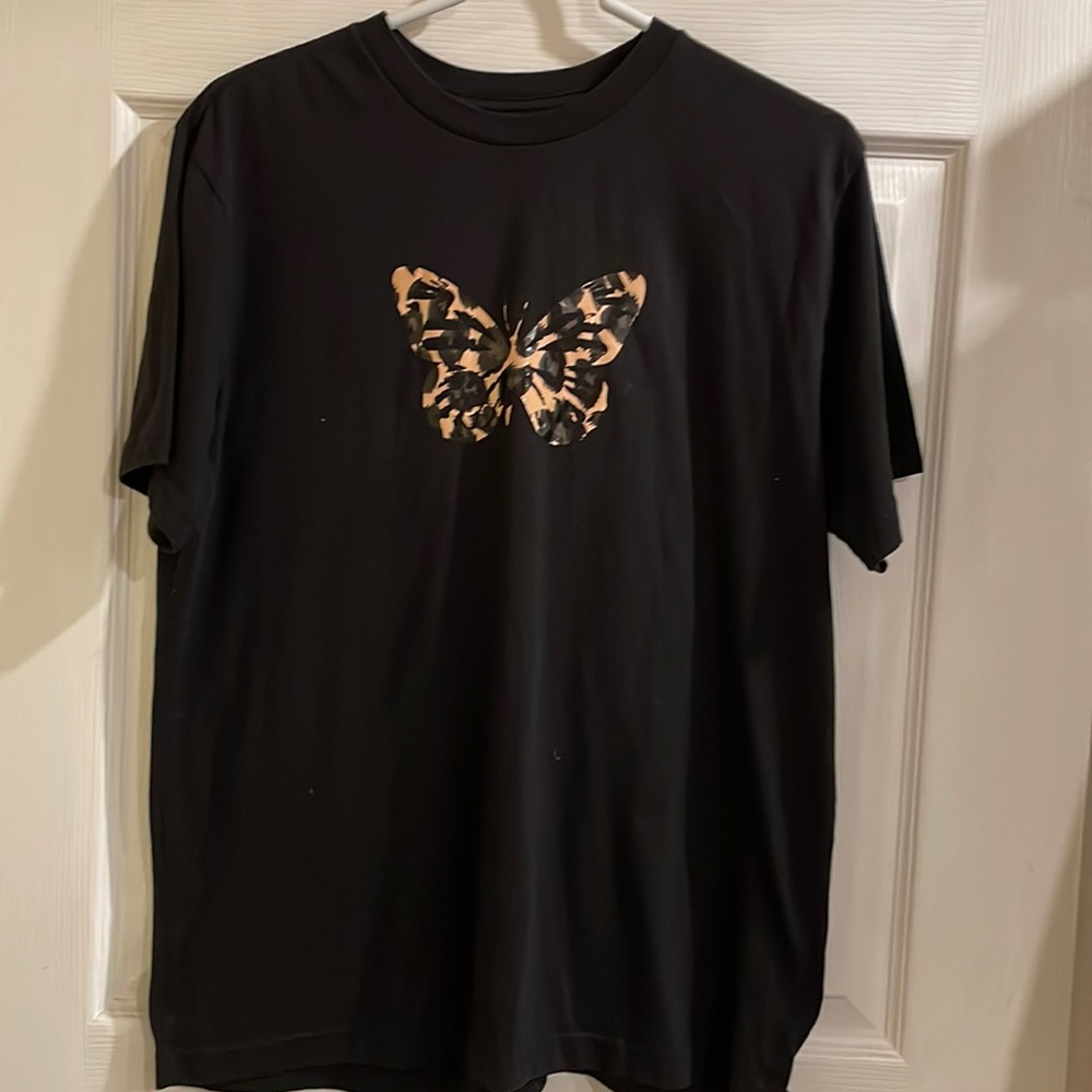 Black tee